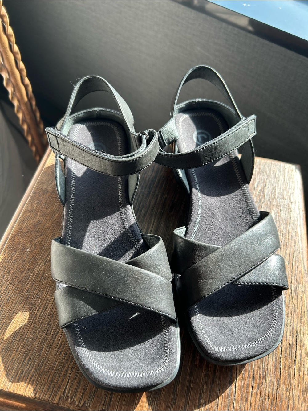 Rockport black leather sandals size 8